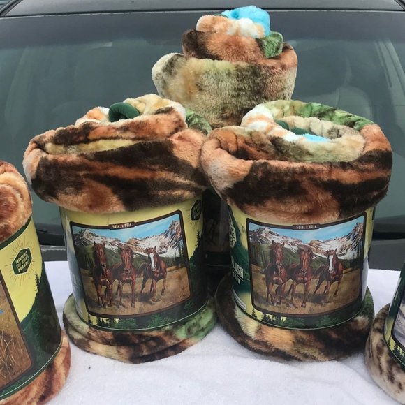 Plush Throw Blanket .................... Wild Horses   Size: 50" x 60" - Picture 2 of 4